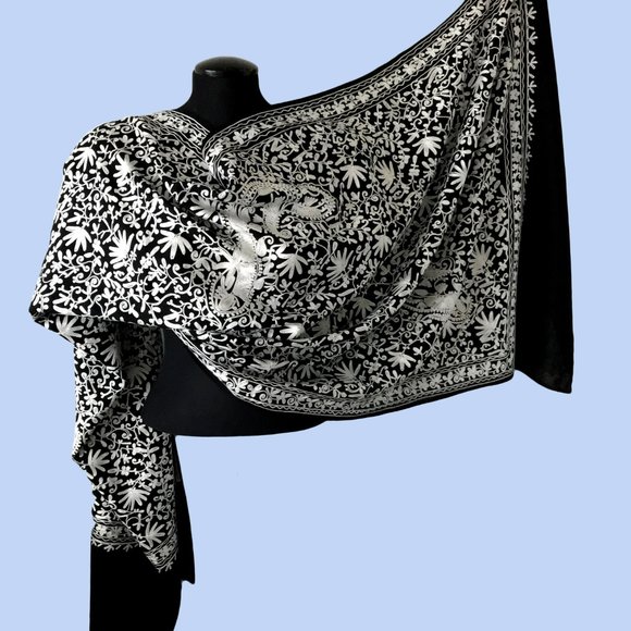 Pashmina shawl, women travel wrap, Scarves and Wraps, Lightweight shoulder wrap - Picture 3 of 9